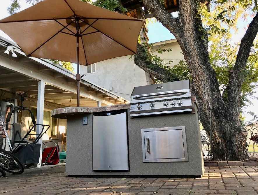 Kokomo Grill BBQ Island Maui 7.5 ft Outdoor Kitchen with 33" Bar, Built-In Grill & LED Lighting