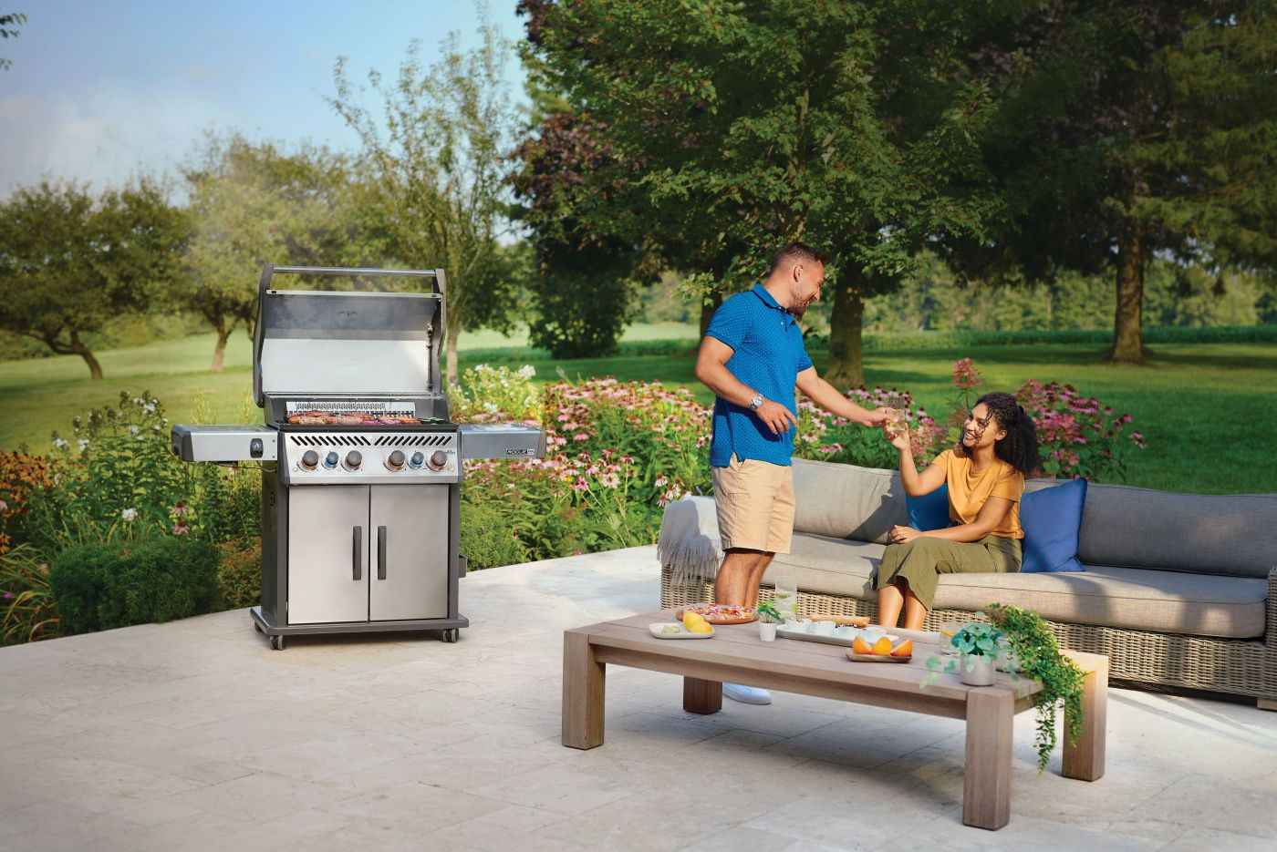 Napoleon Patio Elegance Gas Grill Rogue PRO‑S 525 RSIB with Infrared Side and Rear Burners