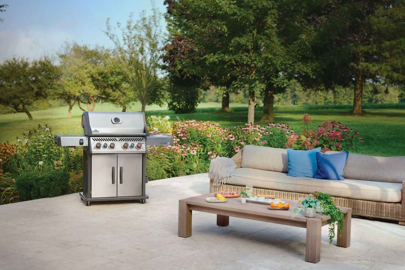 Napoleon Patio Elegance Gas Grill Rogue PRO‑S 525 RSIB with Infrared Side and Rear Burners